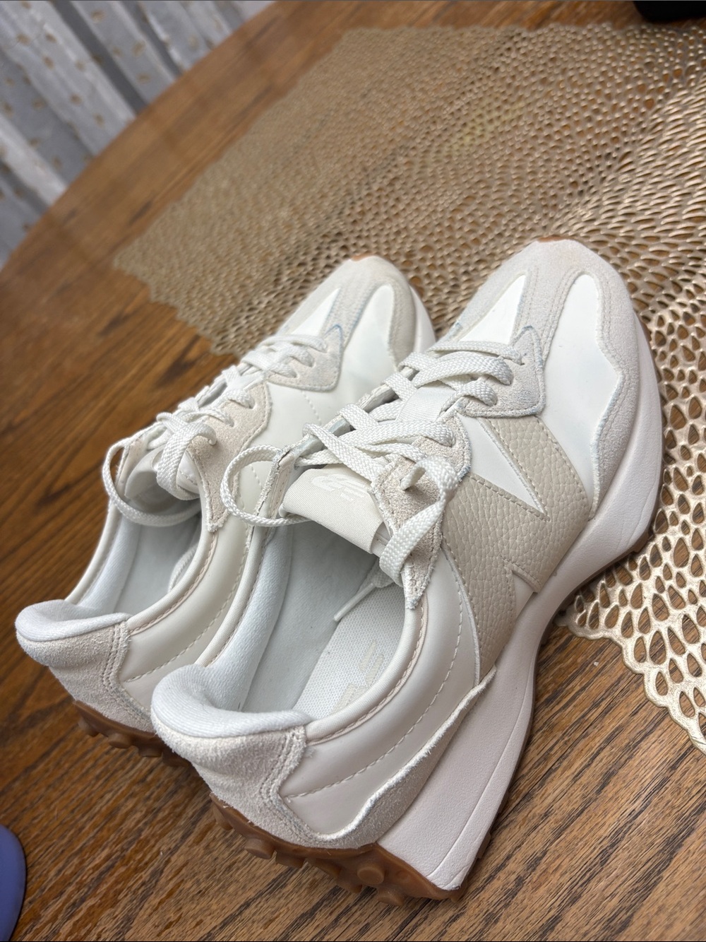 New Balance 327 - Picture 4 of 11